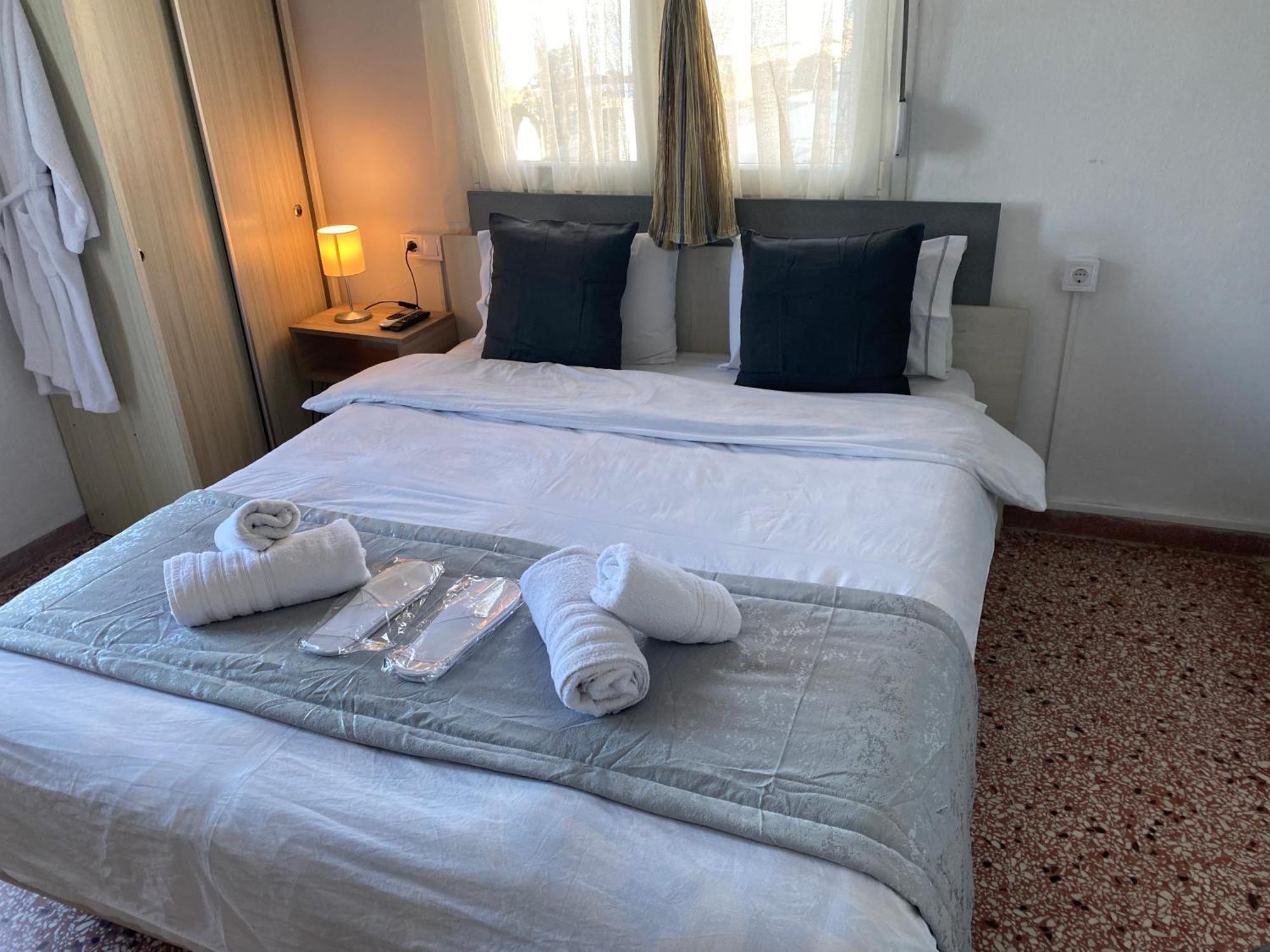 Sunset View Rooms Agia Triada  Exterior photo